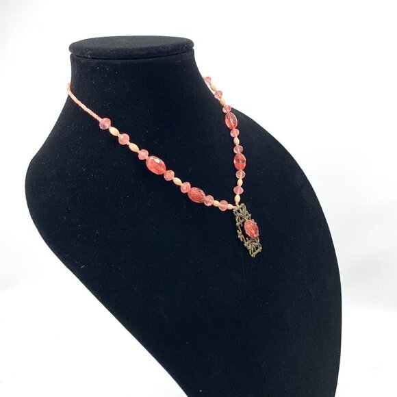 Beaded Necklace With filagree Metal Pendant Pink/Gold 18"L - Picture 2 of 4